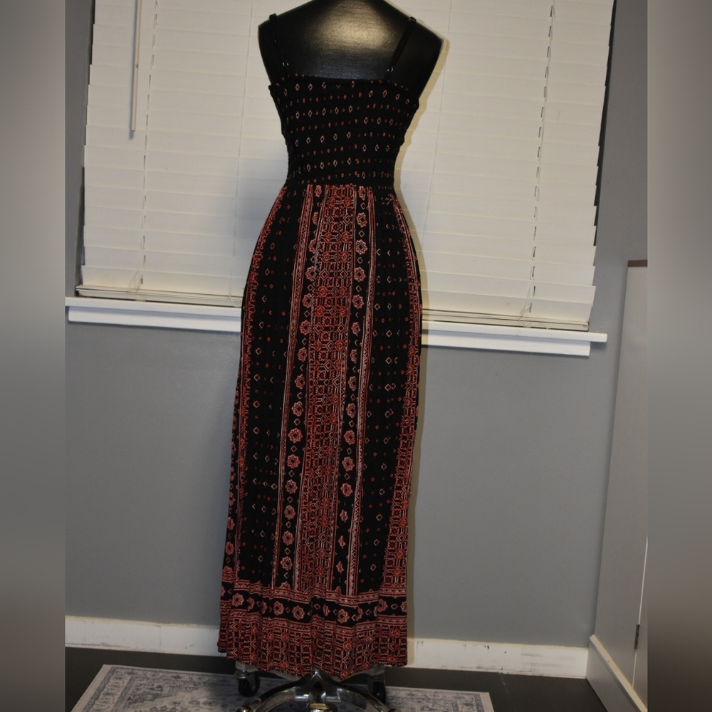 Elegant Black and Pink Patterned Maxi Dress - Picture 3 of 6